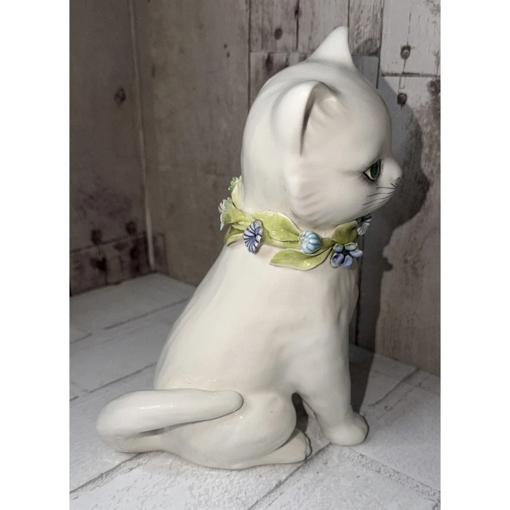Vintage White Cat Statue Figurine w/ Floral Collar Necklace Made In Italy